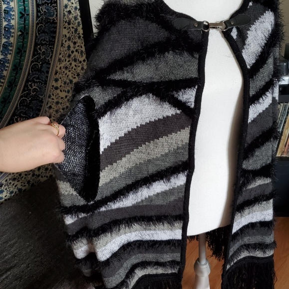 BCBGMaxazria Textured Fringe Cape - Picture 5 of 8